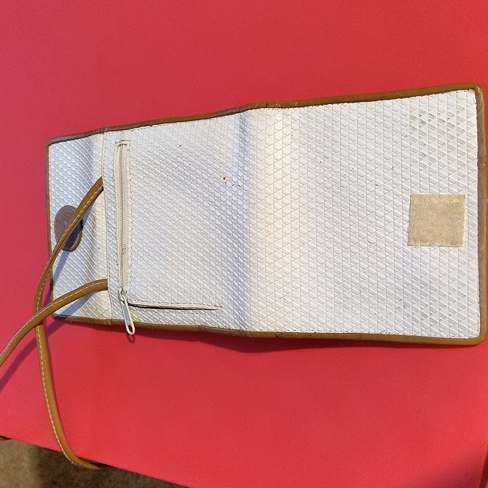 Vtg 80's Liz Claiborne Raised Logo Mini Crossbody Wallet - Picture 5 of 6